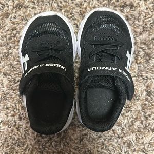 Toddler Under Armour tennis shoes. Size 5.